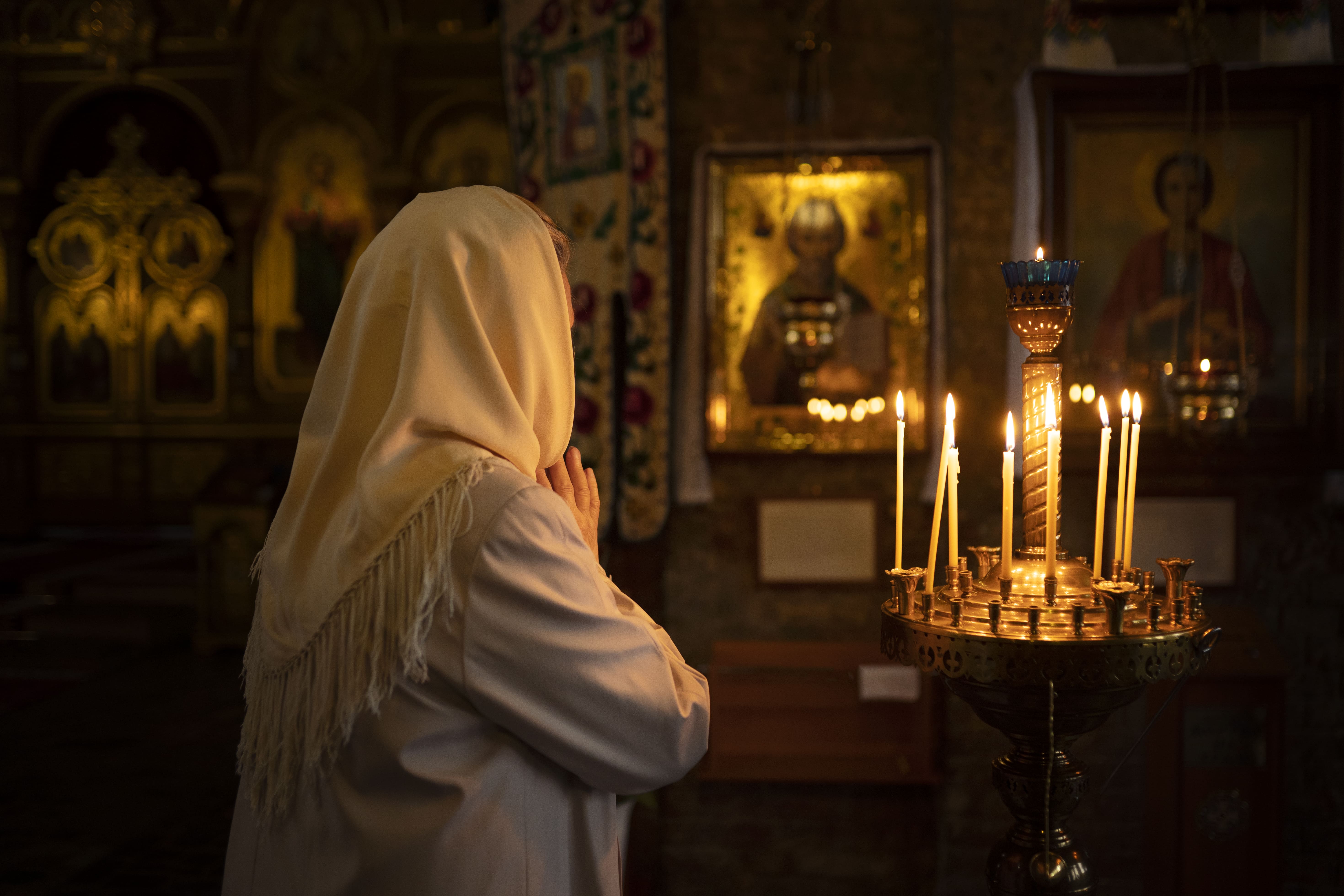 people-lighting-candles-church-celebration-greek-easter (1).jpg